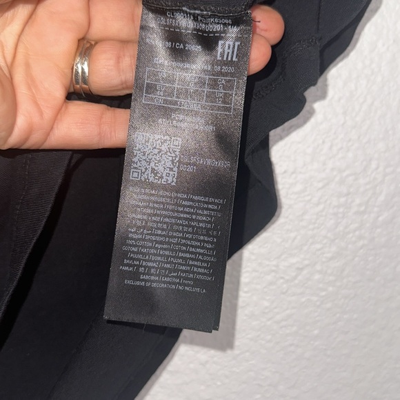 Guess cotton shirt with sequence and bling in front! Size large - Picture 4 of 5